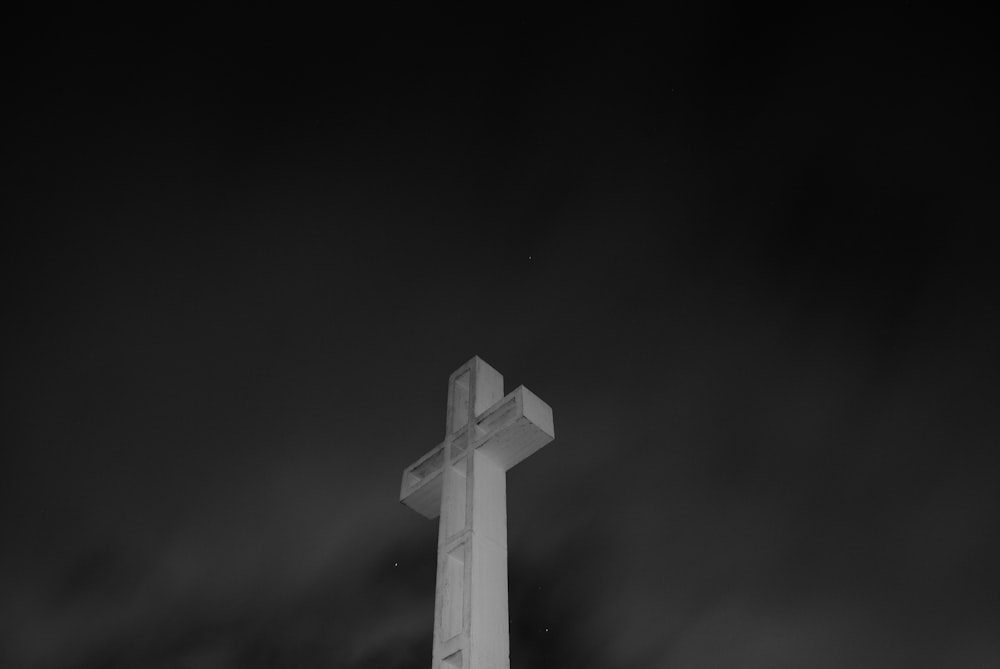 Illustration mit weißem Kreuz