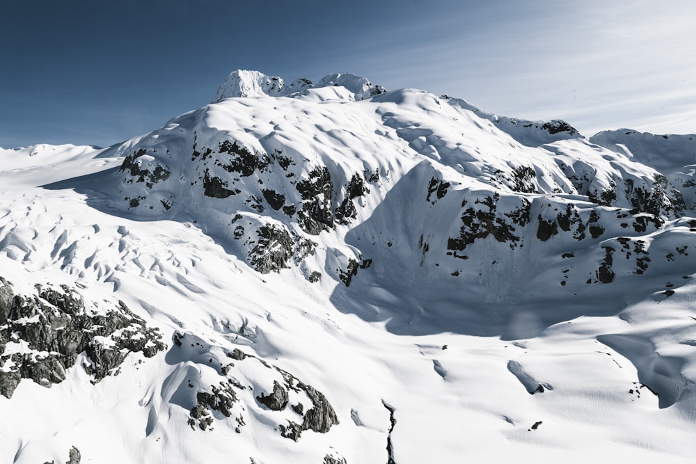 montagne glaciali durante il giorno