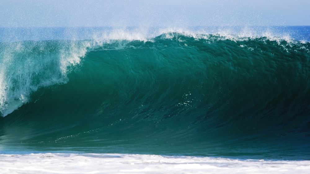 Fotografía de lapso de tiempo de olas del océano