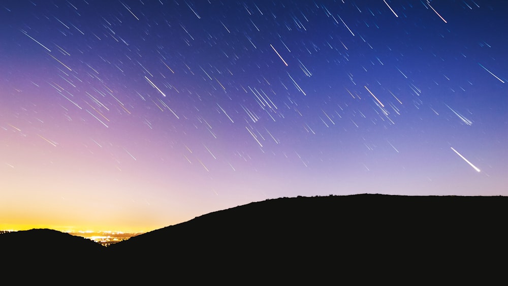 Fotografia time lapse di stelle cadenti