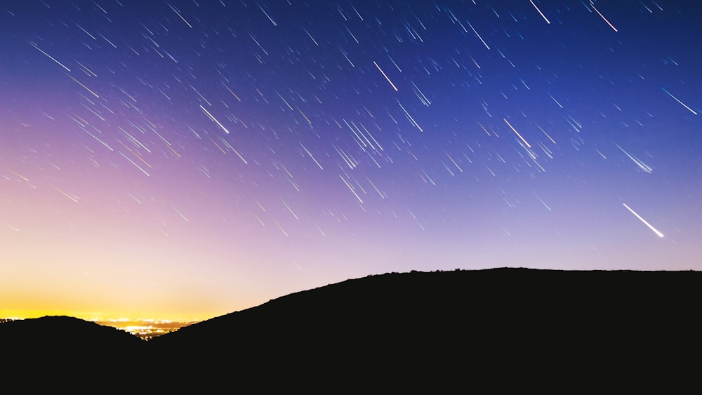 Fotografía de lapso de tiempo de estrellas fugaces