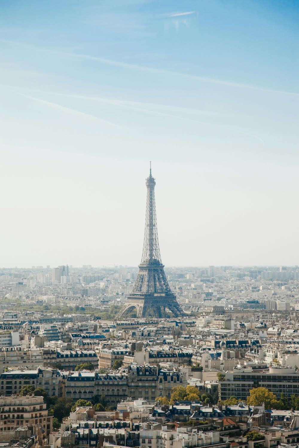 エッフェル塔、パリの昼間の航空写真
