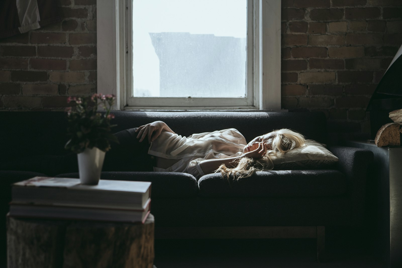 Canon EOS 5D Mark II + Tamron AF 28-75mm F2.8 XR Di LD Aspherical (IF) sample photo. Woman lying on sofa photography