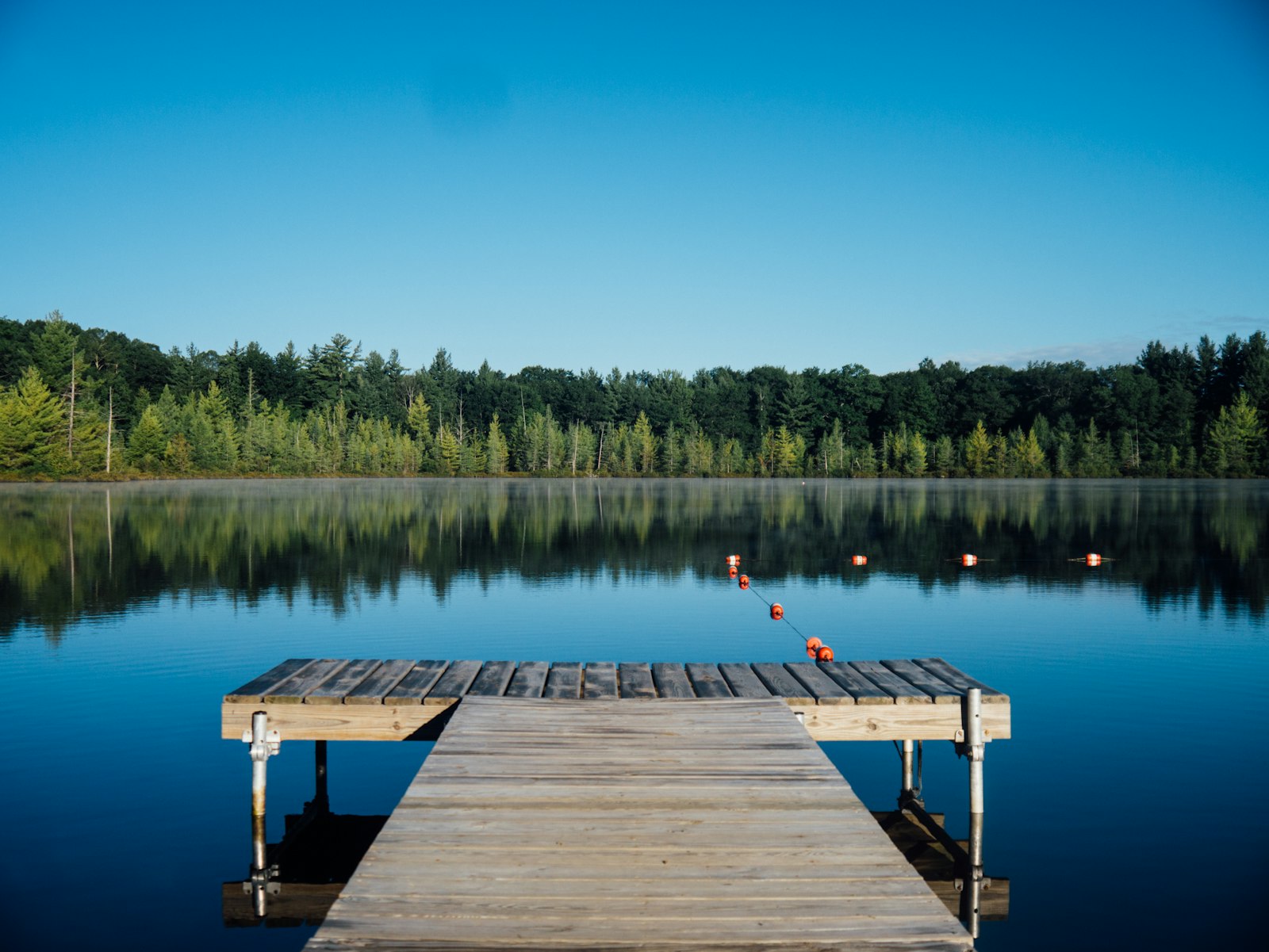 Panasonic Lumix DMC-GX7 + Panasonic Lumix G Vario 14-42mm F3.5-5.6 ASPH OIS sample photo. Brown wooden dock near photography