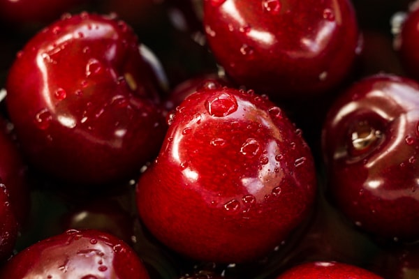 Freshly washed red apples.