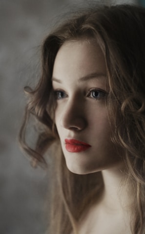 woman blonde hair and red lipstick