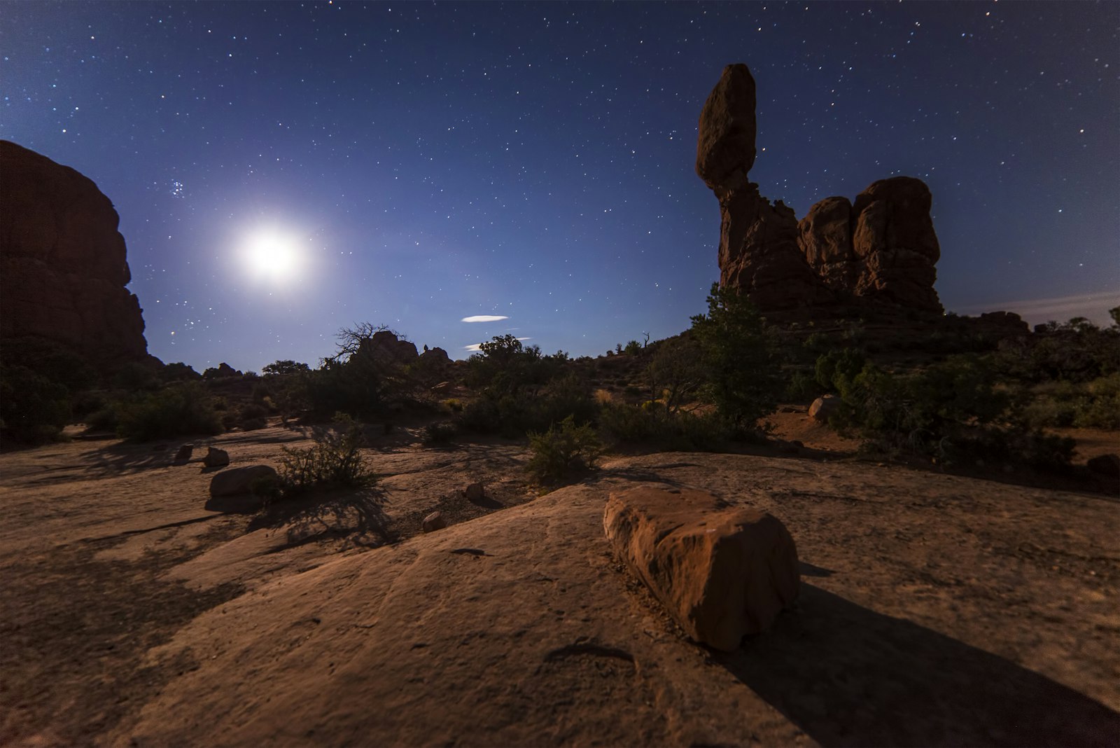 Samyang 14mm F2.8 ED AS IF UMC sample photo. Rock formation under starry photography