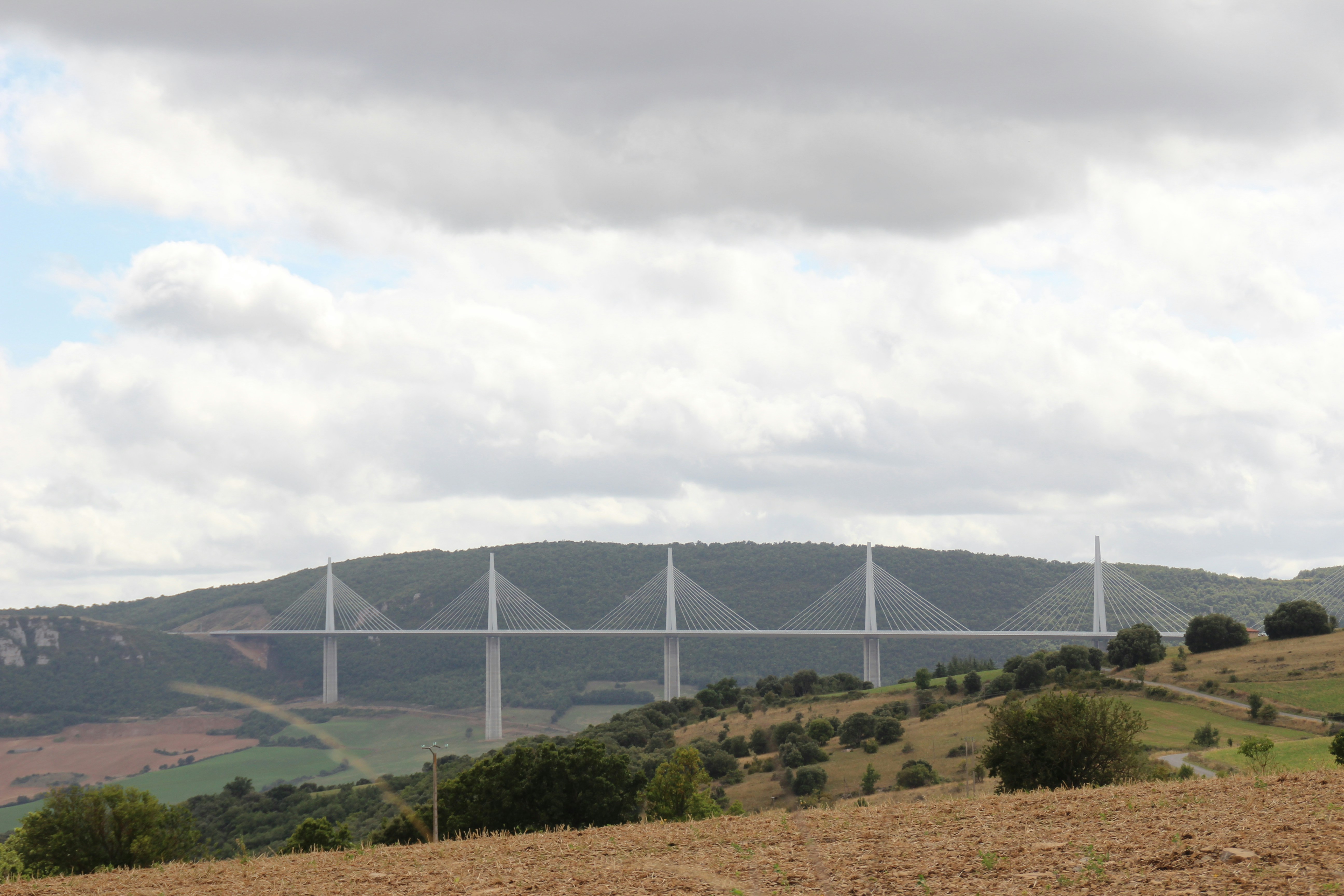 Недостроенный мост через поле. Недостроенный мост через поле. Bridge field. Мост в поле. Водное хозяйство.