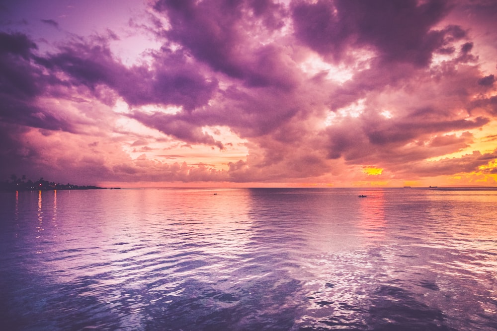 Oceano durante a Hora Dourada