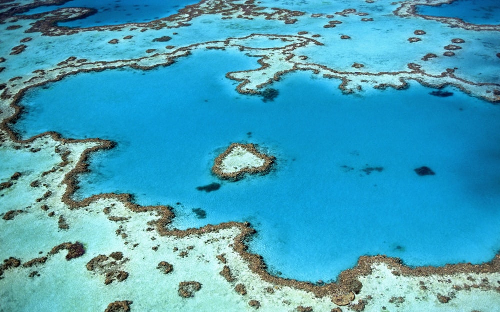 Fotografía aérea de agua de mar