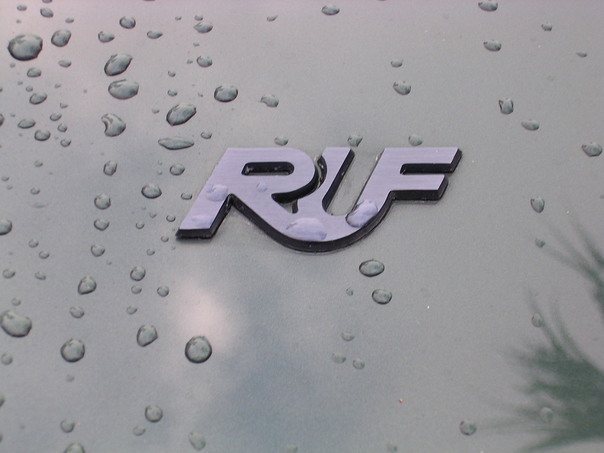 gray computer monitor