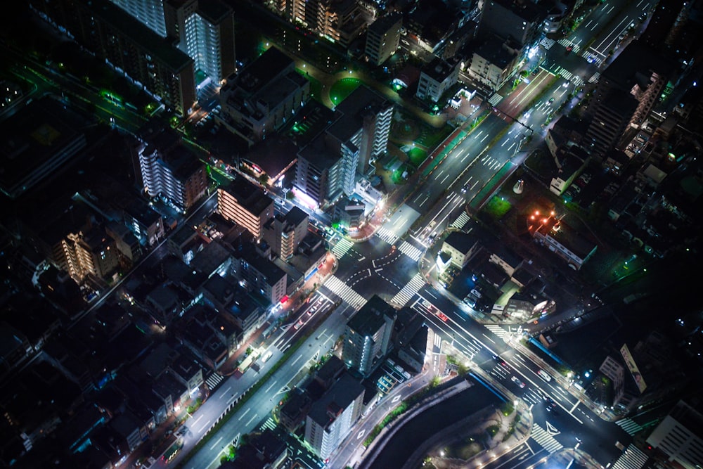 夜間の街灯の航空写真