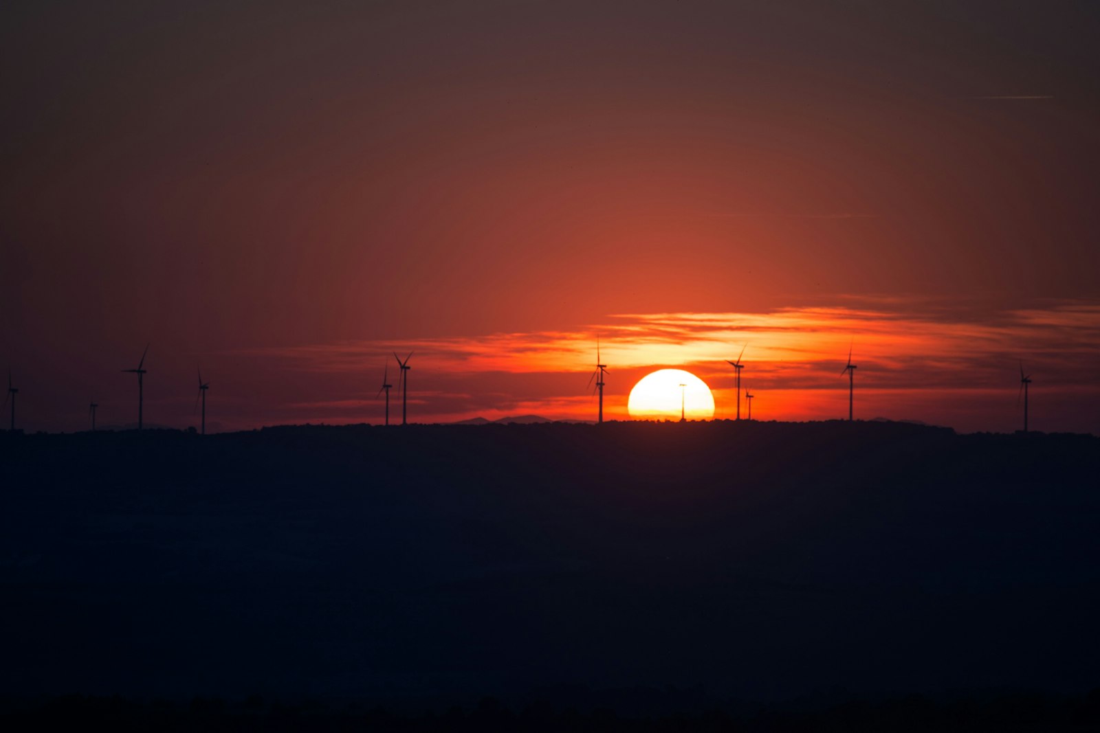 Nikon D5200 + Nikon AF-S DX Nikkor 55-200mm F4-5.6G ED sample photo. Silhouette of electric windmills photography