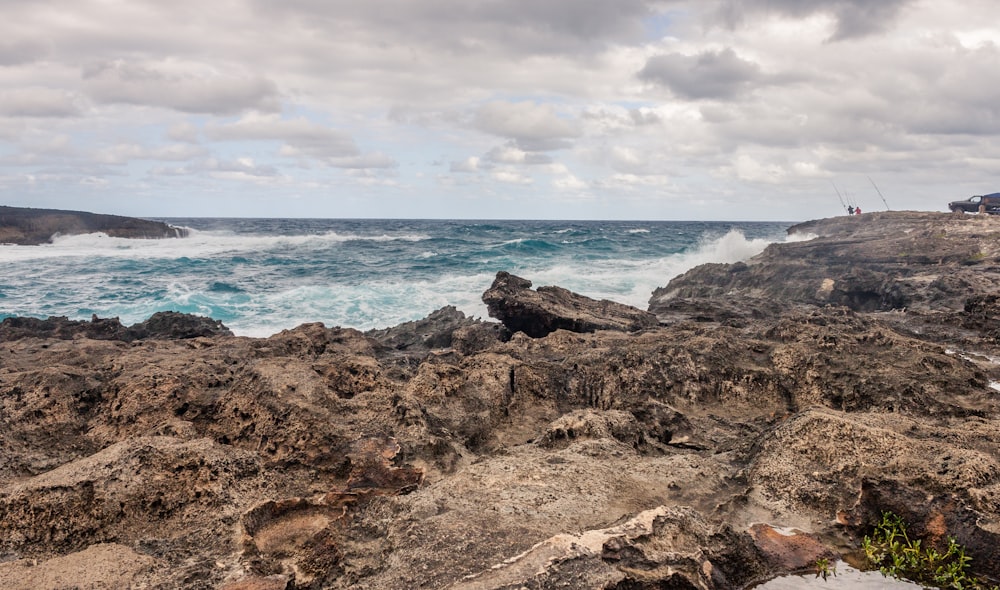 rock and seashore horizon