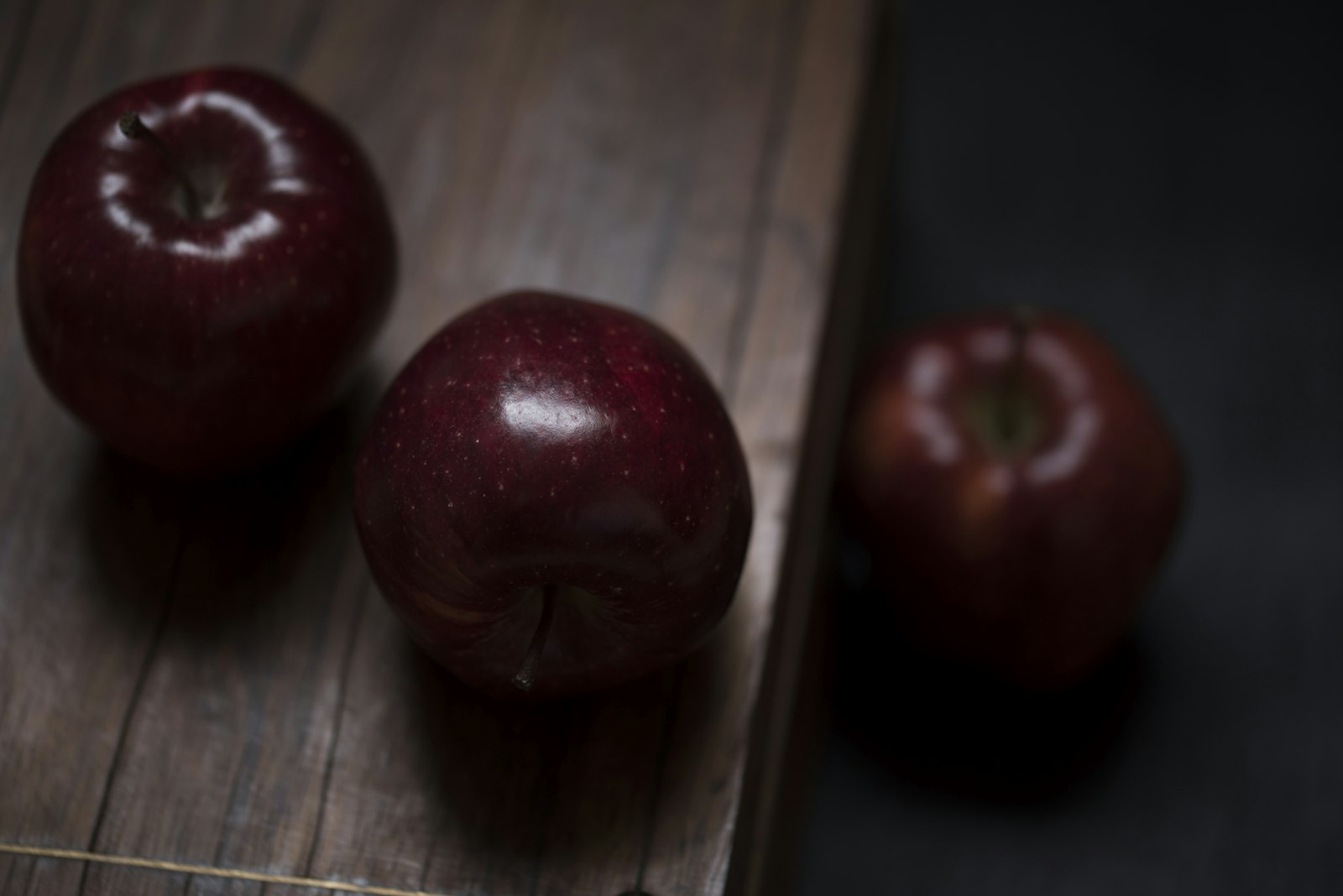 Sigma 105mm F2.8 EX DG OS HSM sample photo. Three red delicious apples photography