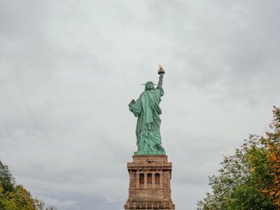 Statue of Liberty - Dari Behind, United States