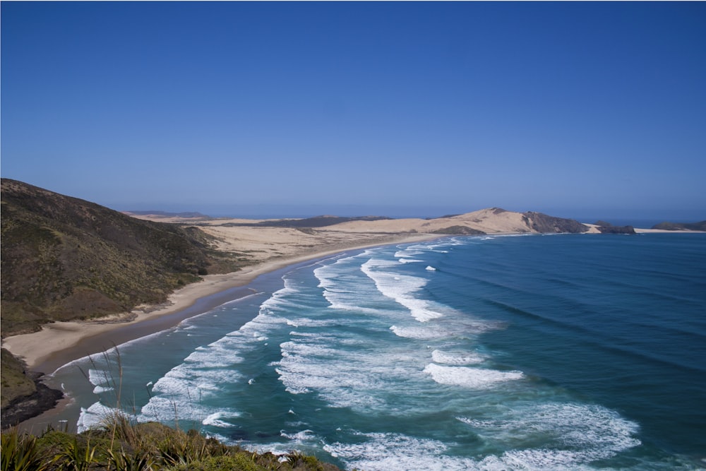 Photographie aérienne du bord de mer