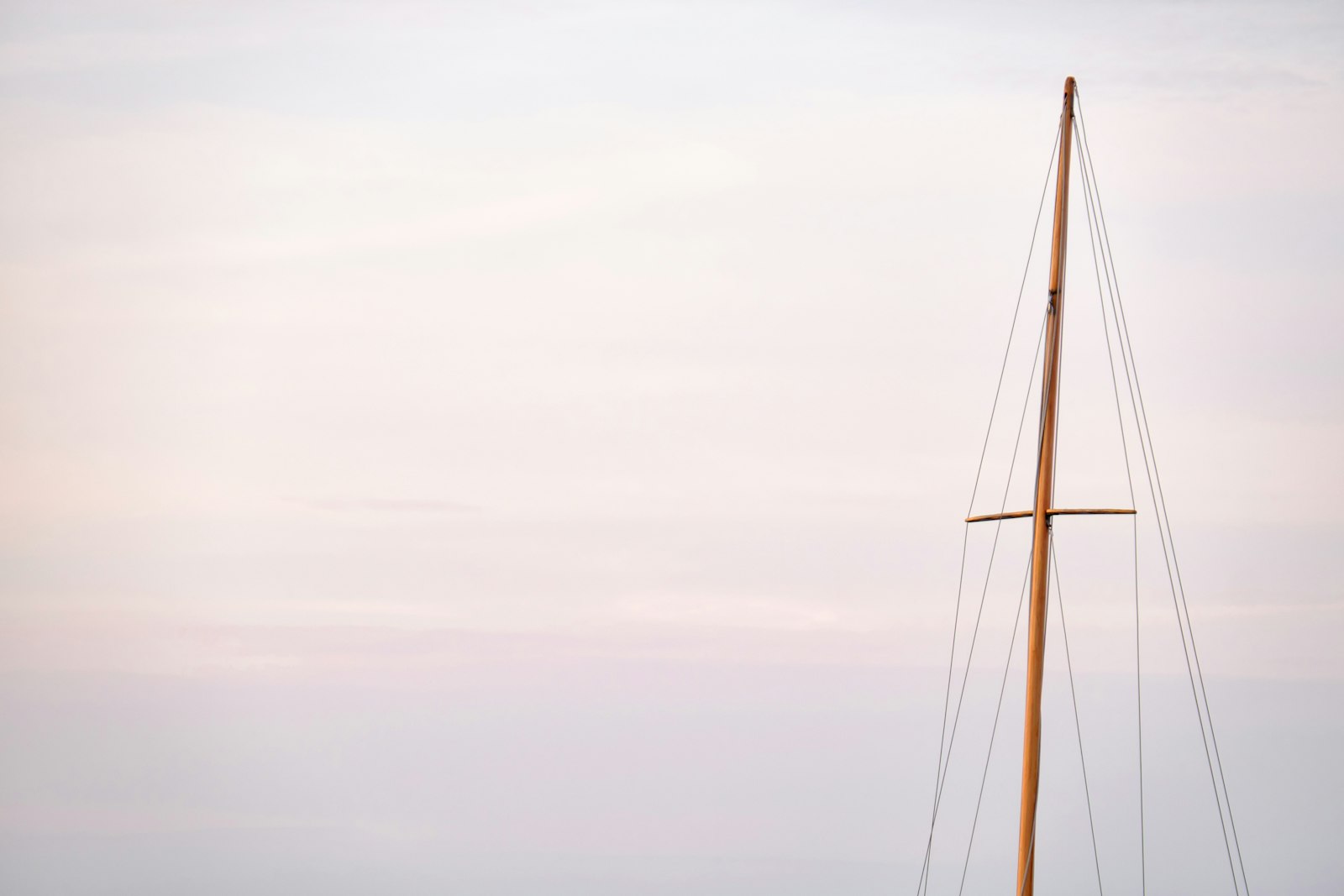 Fujifilm X-T1 + Fujifilm XF 18-135mm F3.5-5.6 R LM OIS WR sample photo. Boat sail post during photography