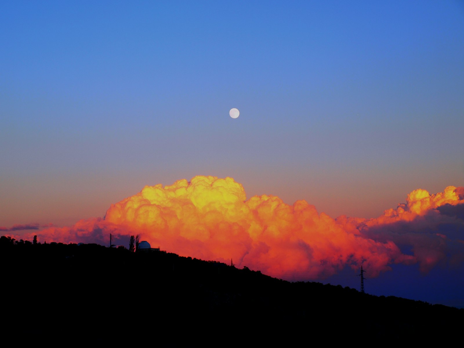 Olympus E-450 (EVOLT E-450) sample photo. White clouds near mountain photography