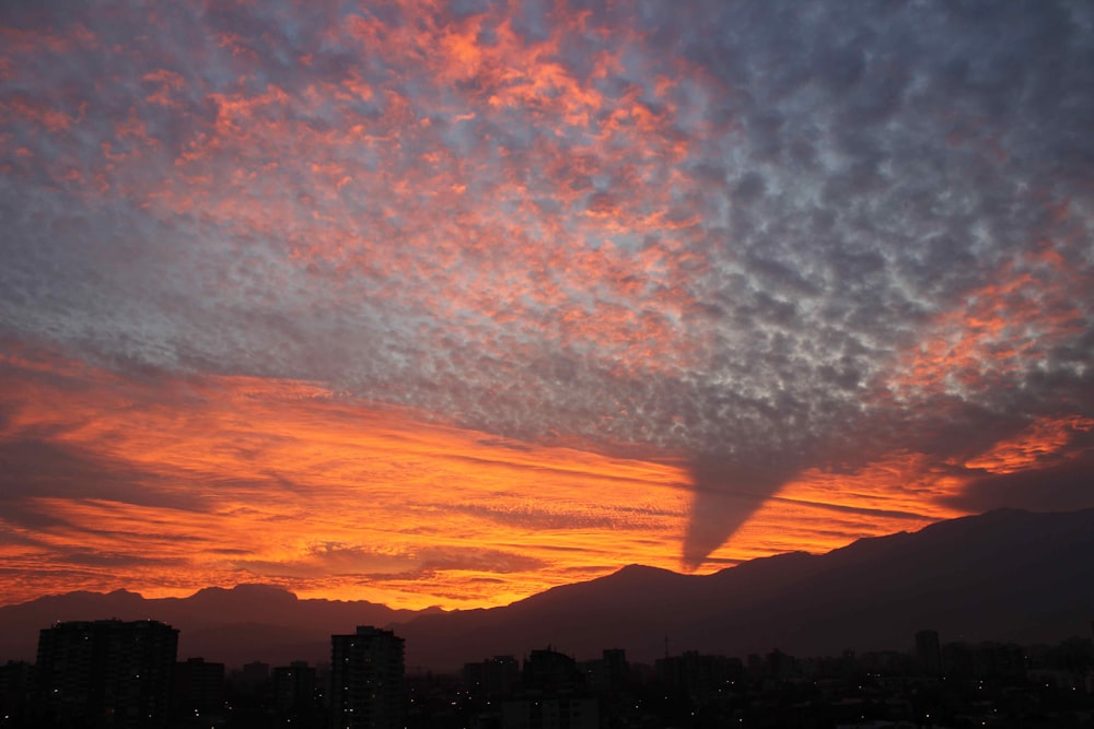 Puesta de sol en el horizonte