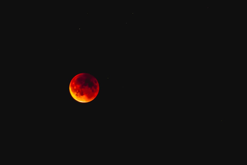 vue rouge de la pleine lune