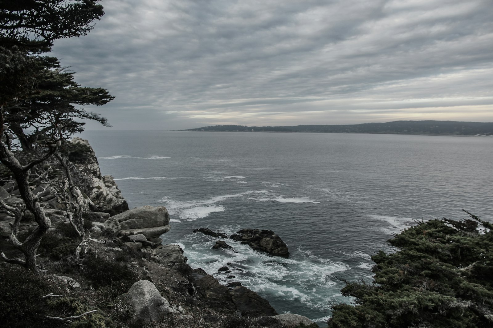 Canon EOS 60D + Canon EF-S 15-85mm F3.5-5.6 IS USM sample photo. Coastline with rocky seashores photography