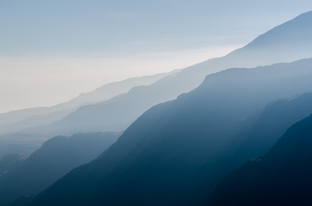 rugiada di montagna durante l'alba