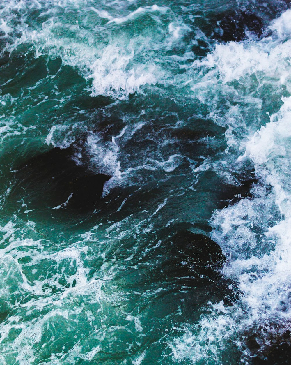 Fotografia Time Lapse dell'onda del mare