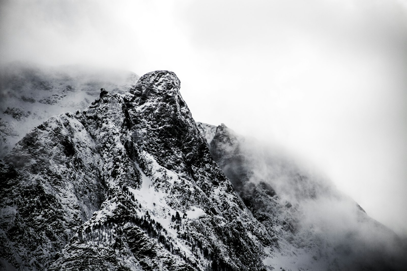 Canon EF-S 18-135mm F3.5-5.6 IS sample photo. Mountain coated by fog photography