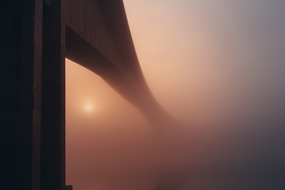 pont en béton gris