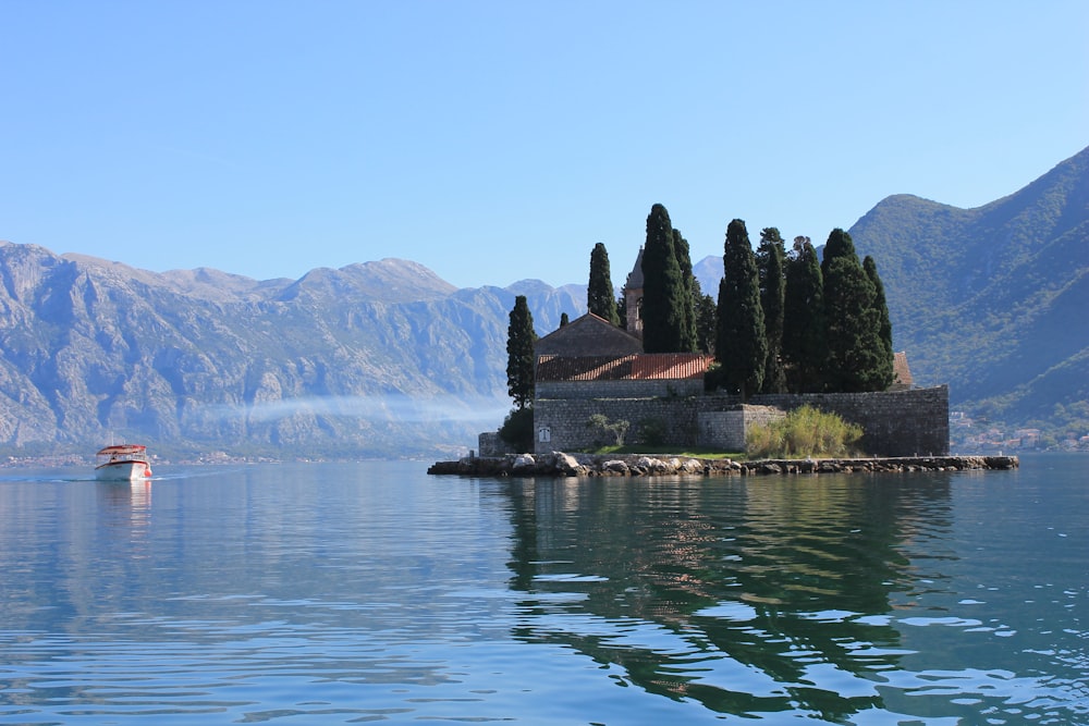 casa sullo specchio d'acqua