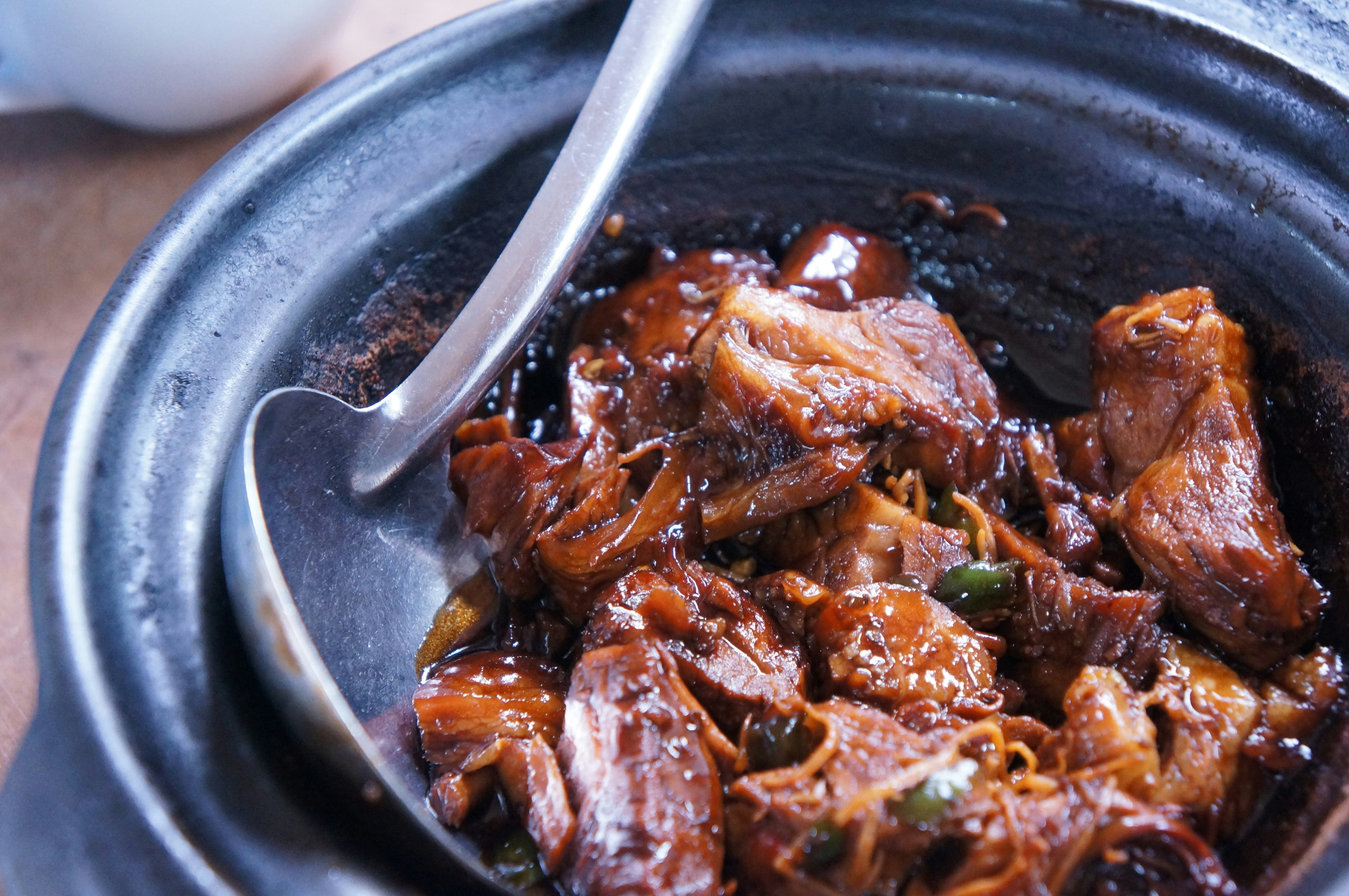 meat with sauce in black bowl