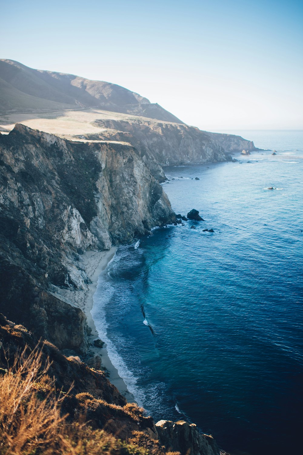 Cliff near shore 사진