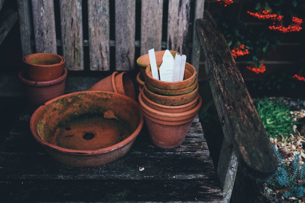 brown pots