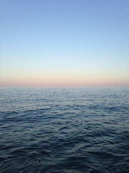 ocean near blue sky at daytime