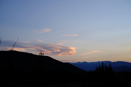 silhouette mountain during golden hour in Omarama New Zealand