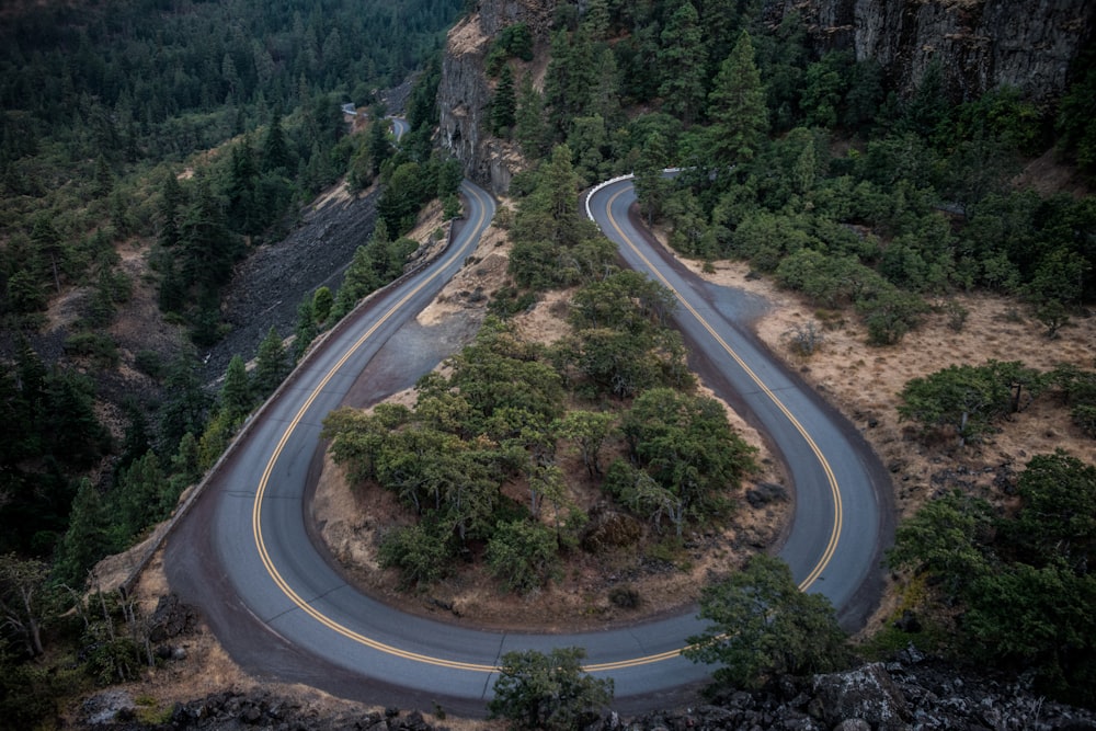 areal photo of gray concrete road