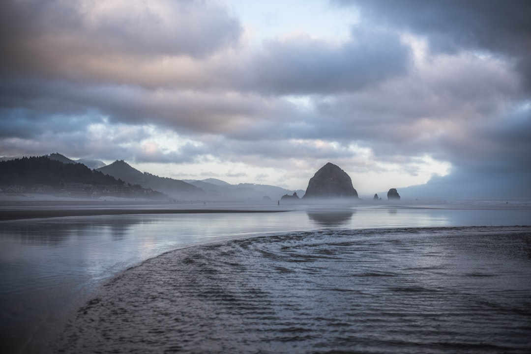 travelers stories about Ocean in Cannon Beach, United States
