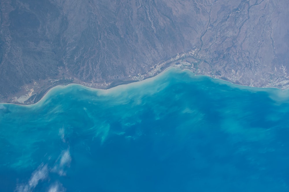 Fotografía de área de un cuerpo de agua