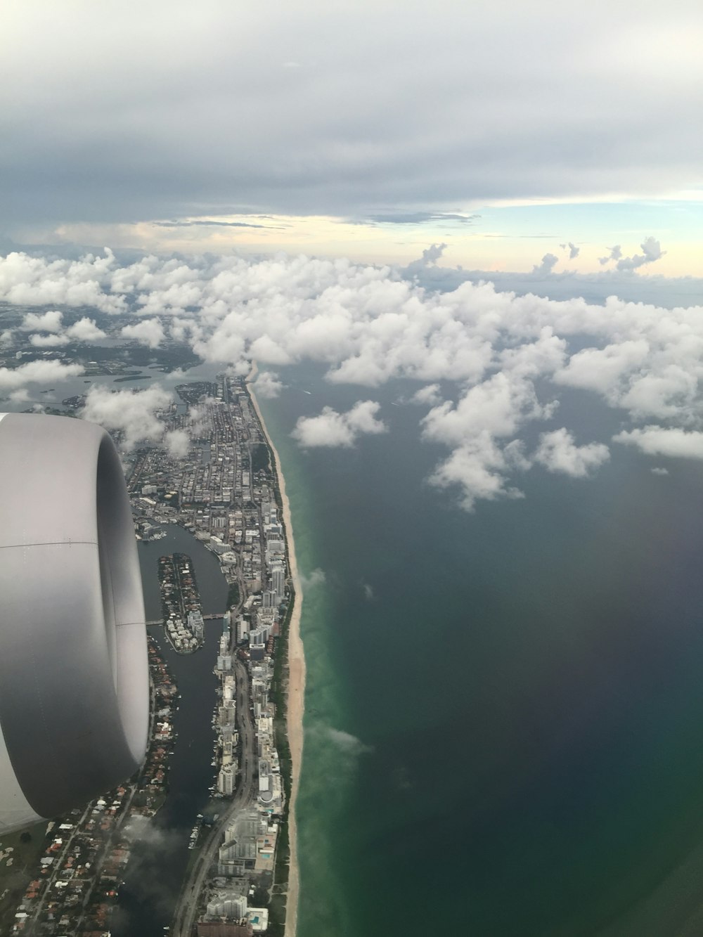 白い空の写真