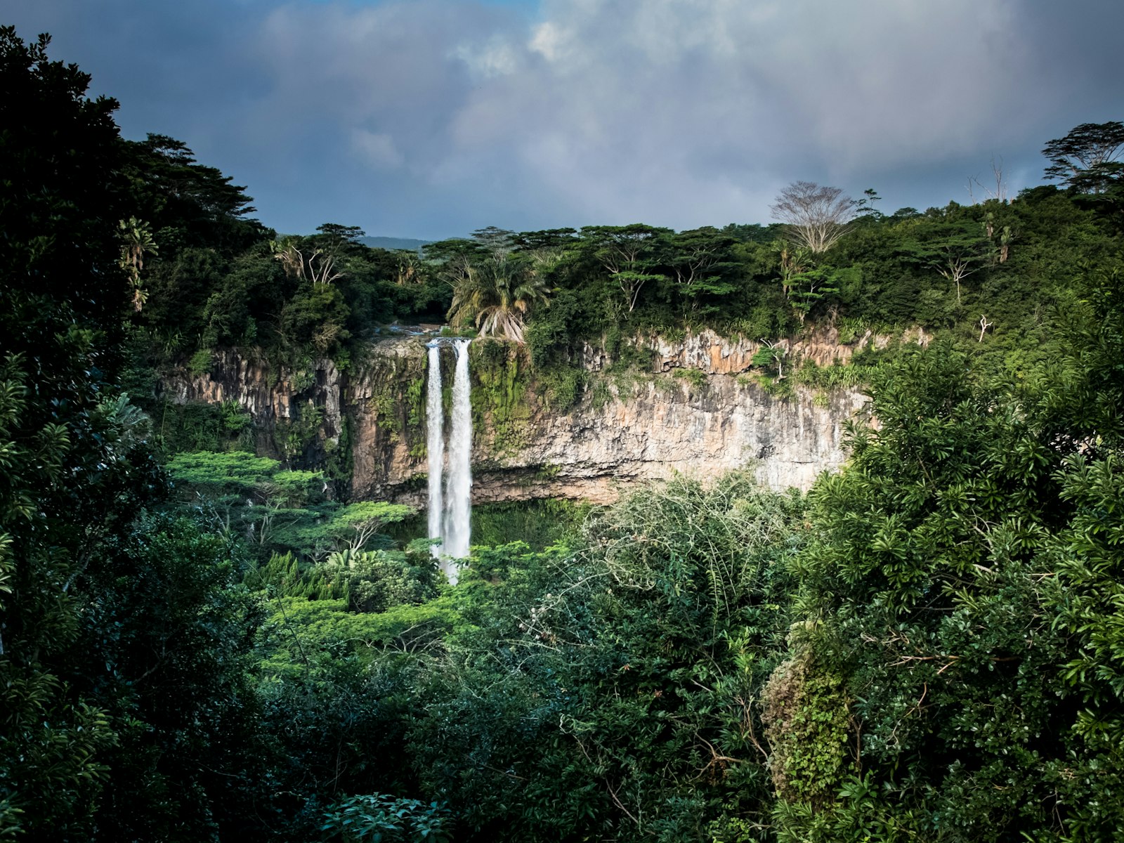 Fujifilm X30 sample photo. Waterfall surrounded with trees photography