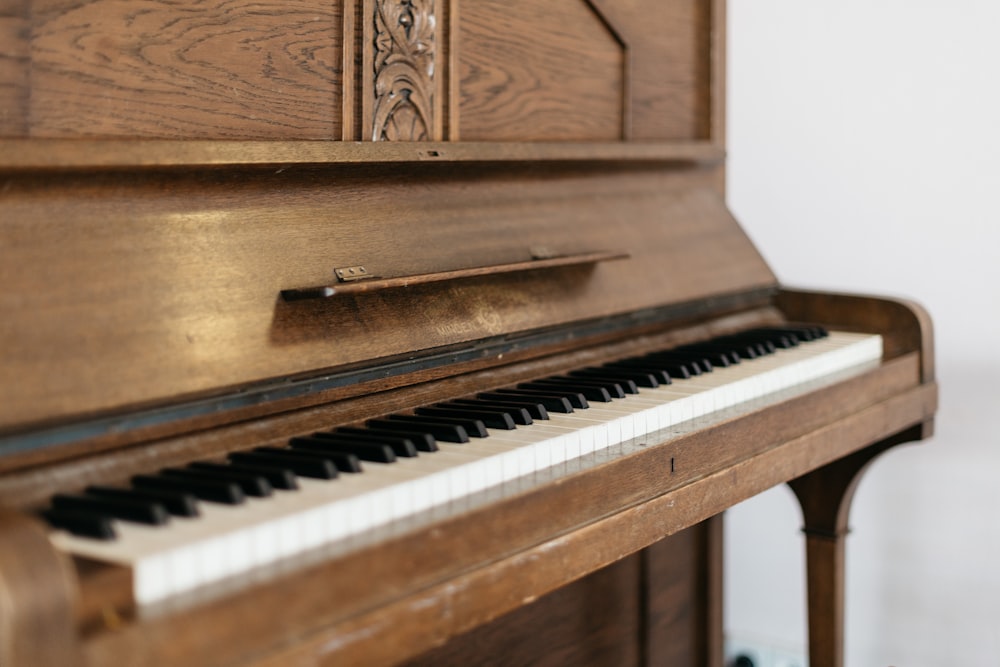 brown upright piano