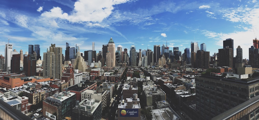 Vista aérea del edificio durante el día