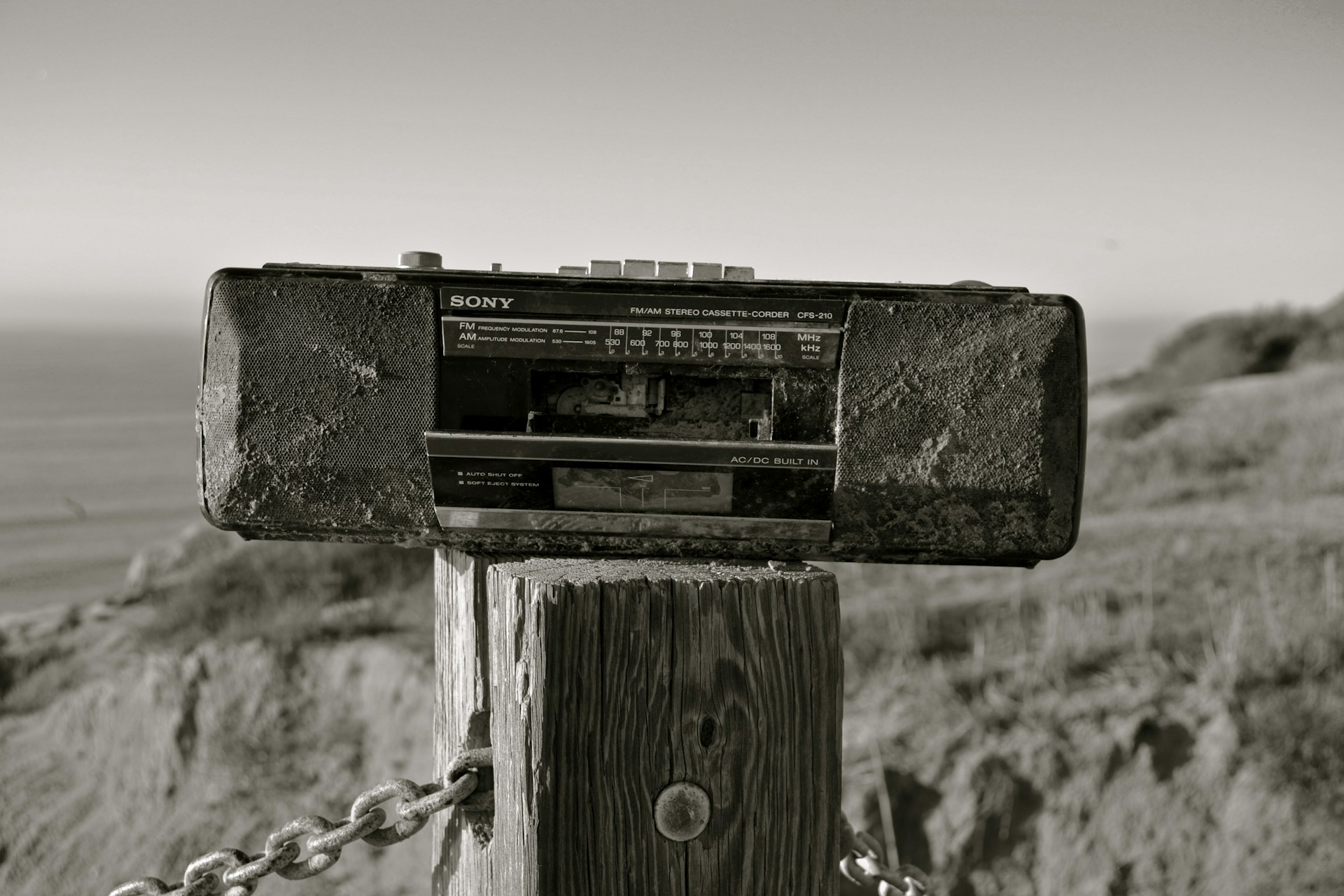 gray computer monitor