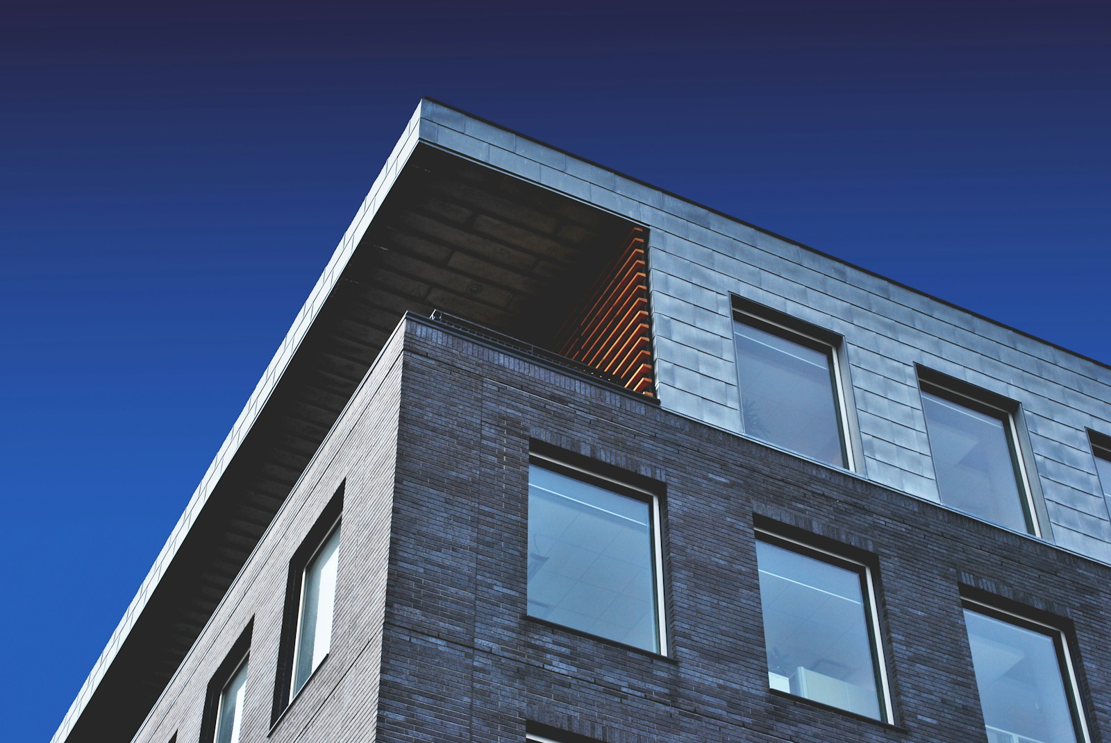 Selling Your Condo in a Challenging Market – Expert Tips from Magnolia Group Realty