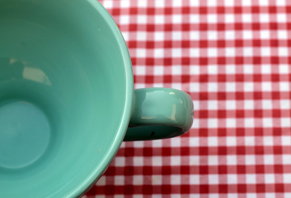 closeup photo of empty teacup