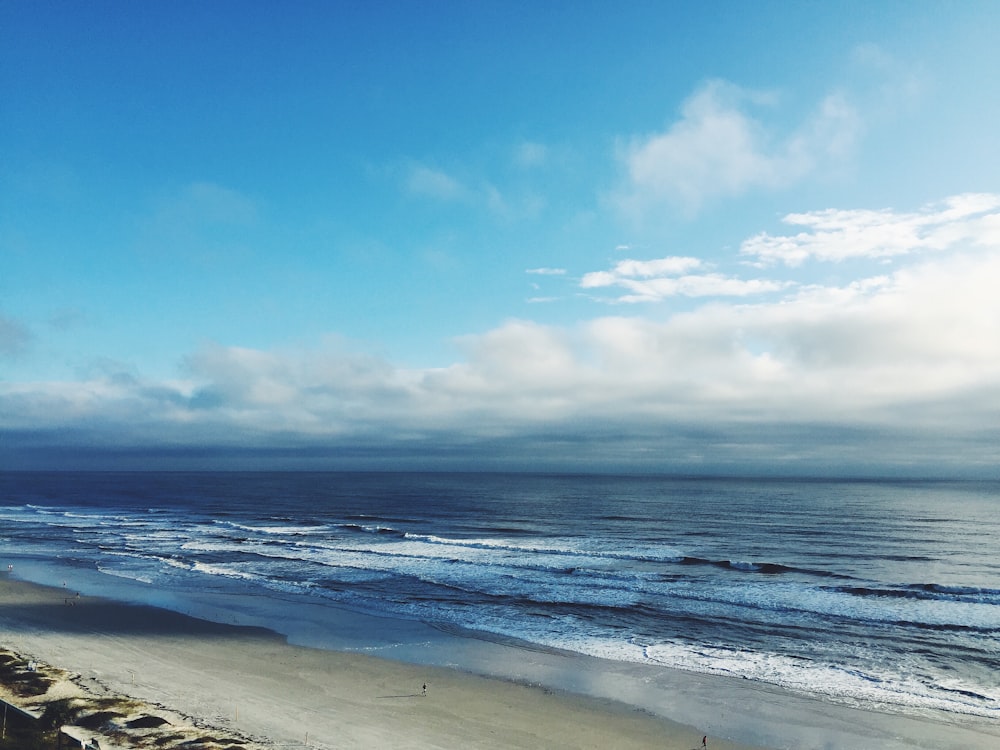 Vue sur la mer pendant la journée