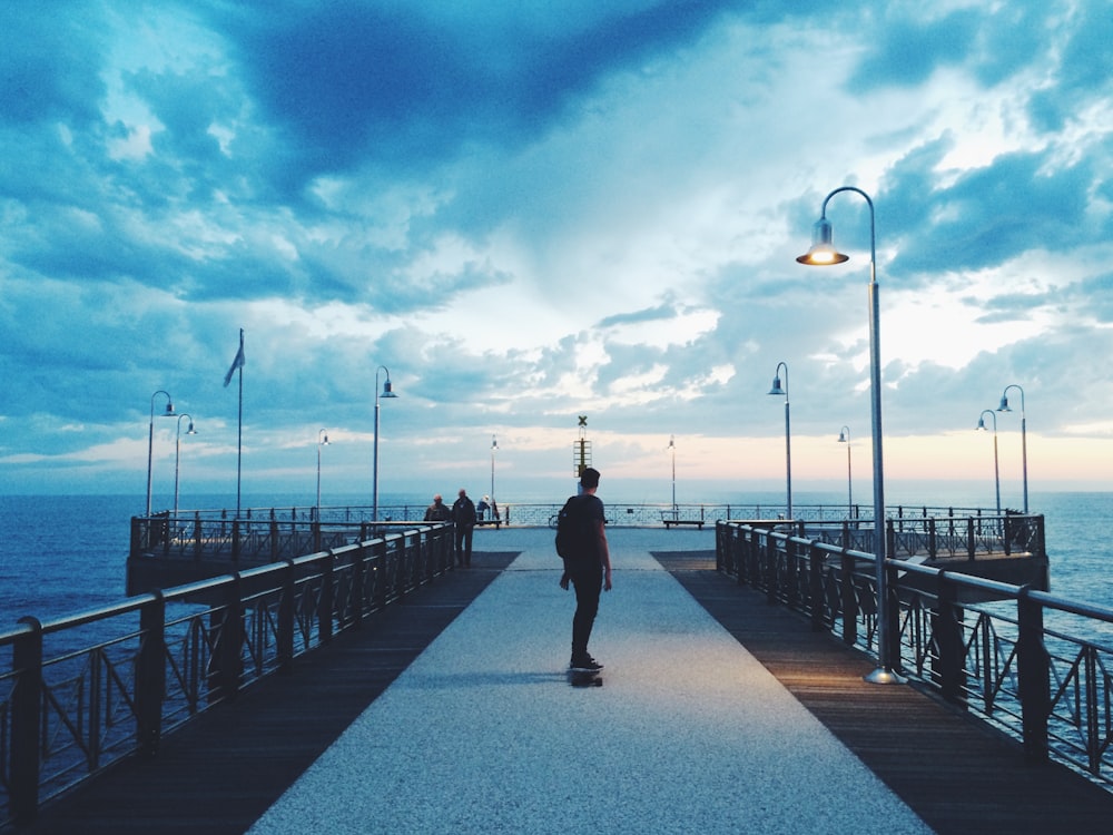 Person on Dock (ドックの人)