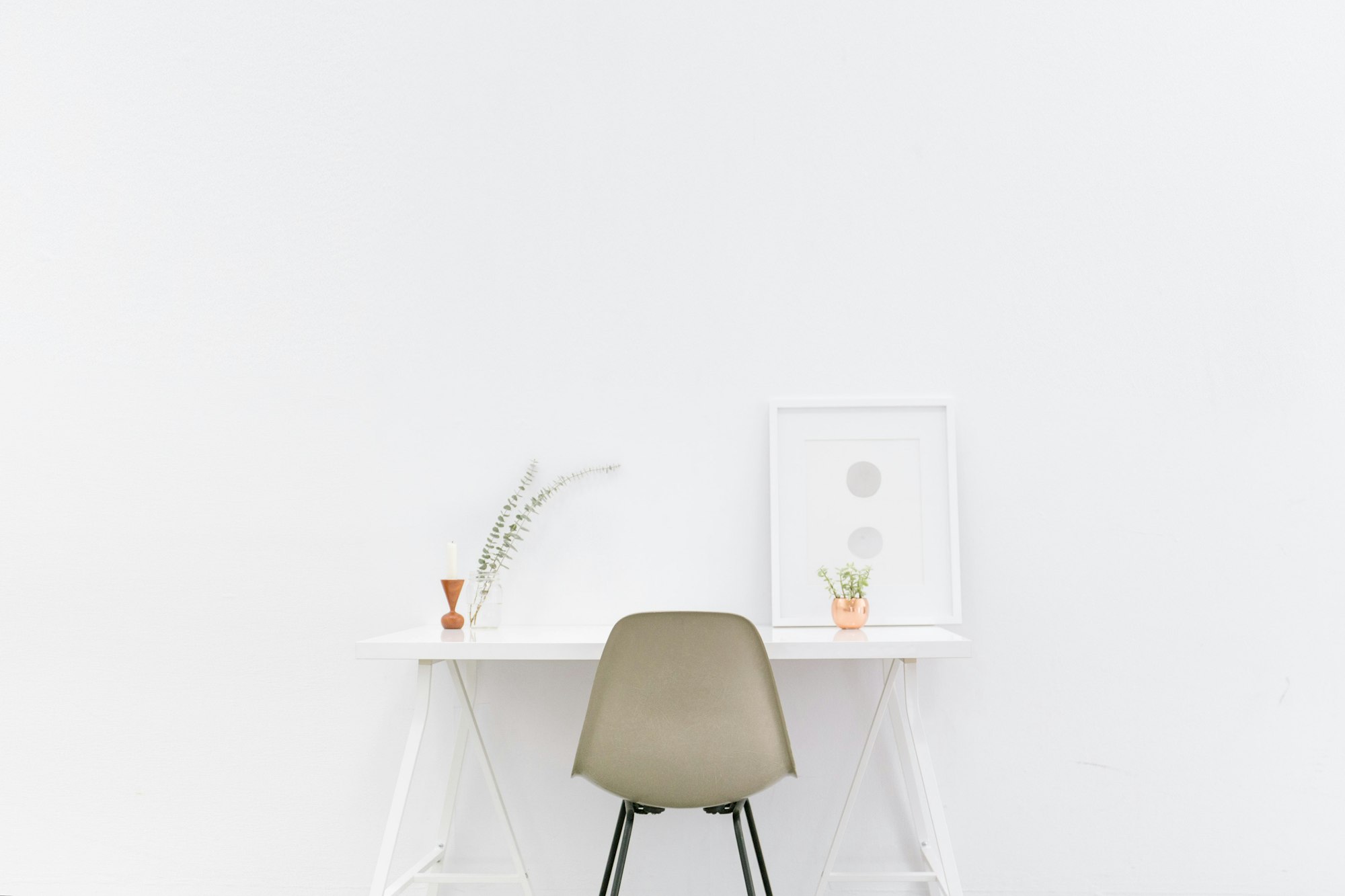 Minimalist white table