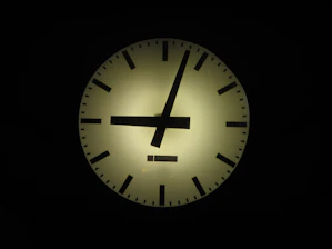 Illustration of a clock symbolizing timely and reliable trading signals delivery.